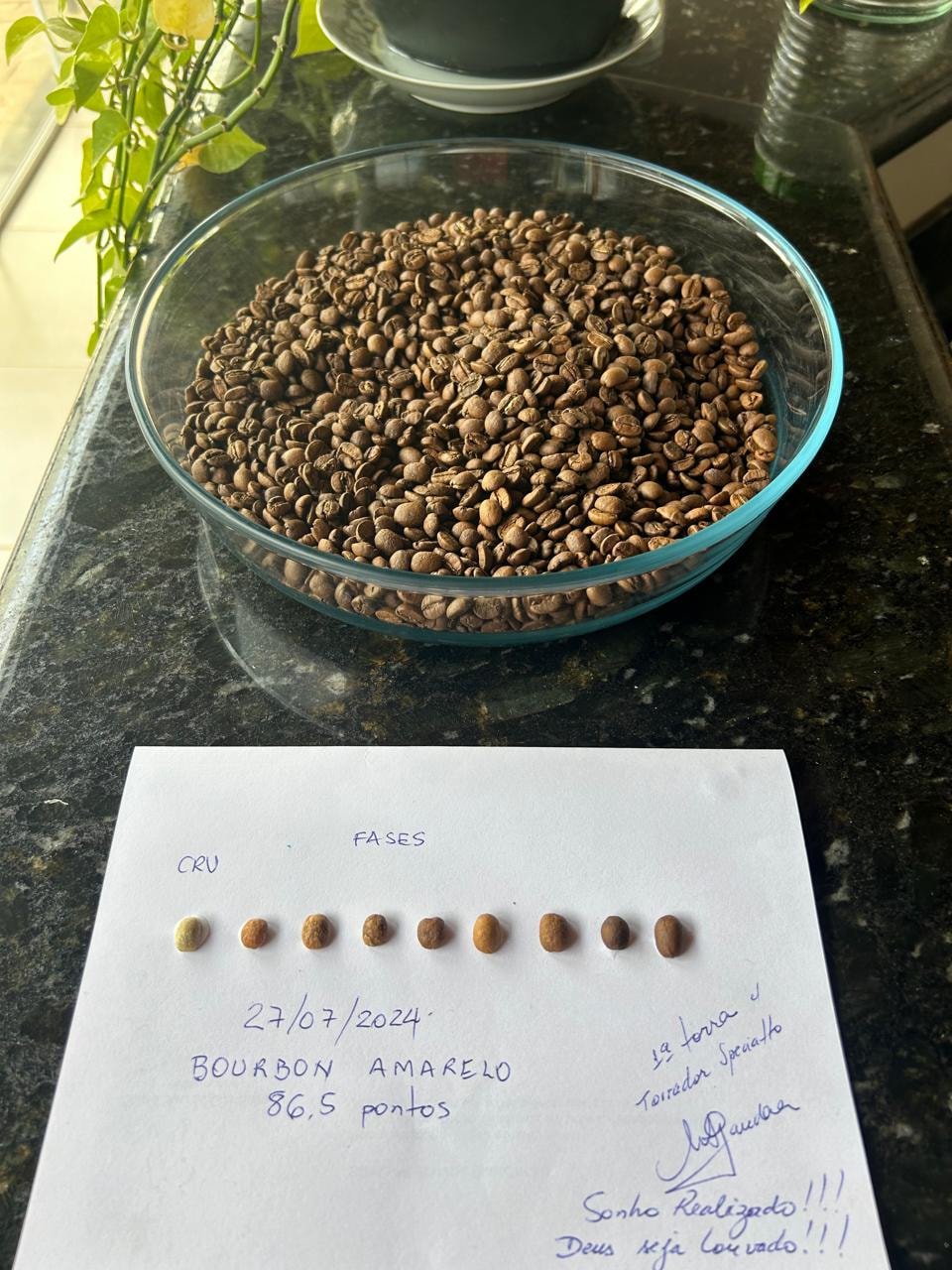 Grãos de café e utensílios ilustrando o conteúdo do blog